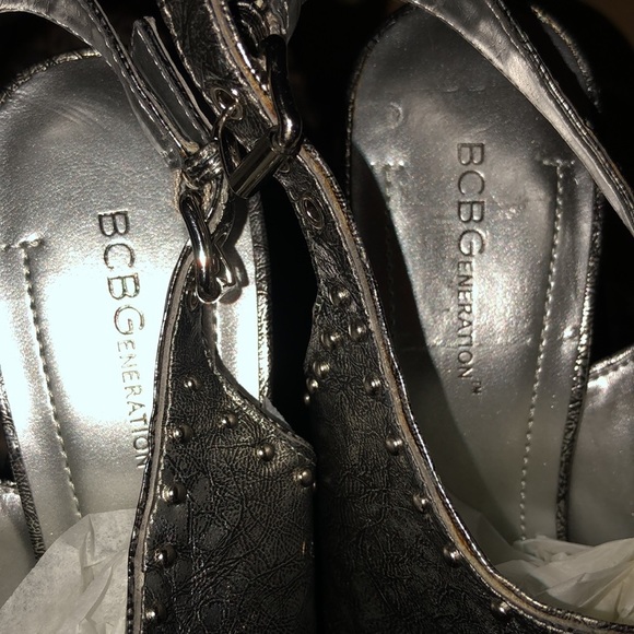 BCBGeneration size 10 metallic Silver slingback heels peep toe - Picture 3 of 12